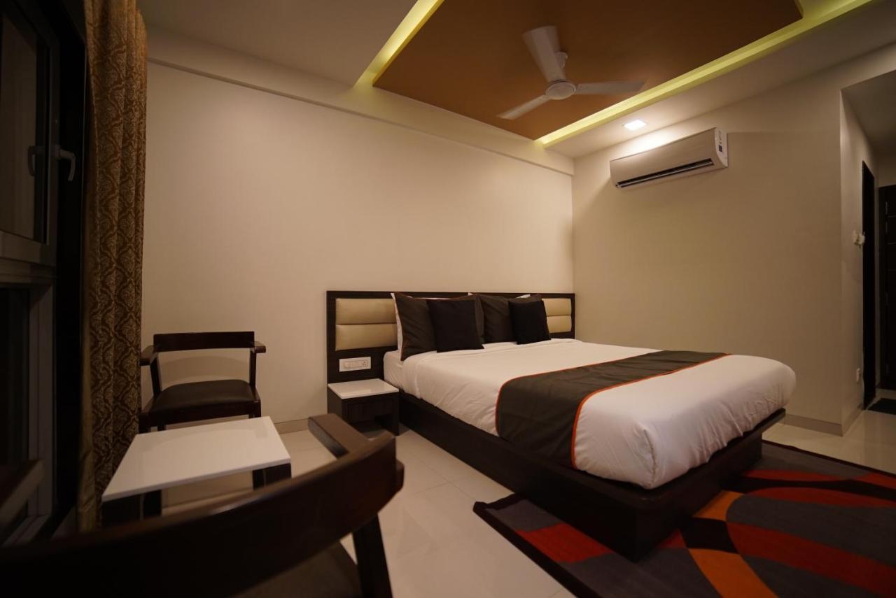 Hotel Vaccinated Staff - Collection O 41226 Ramji'S Residency Gole Colony Nashik Esterno foto