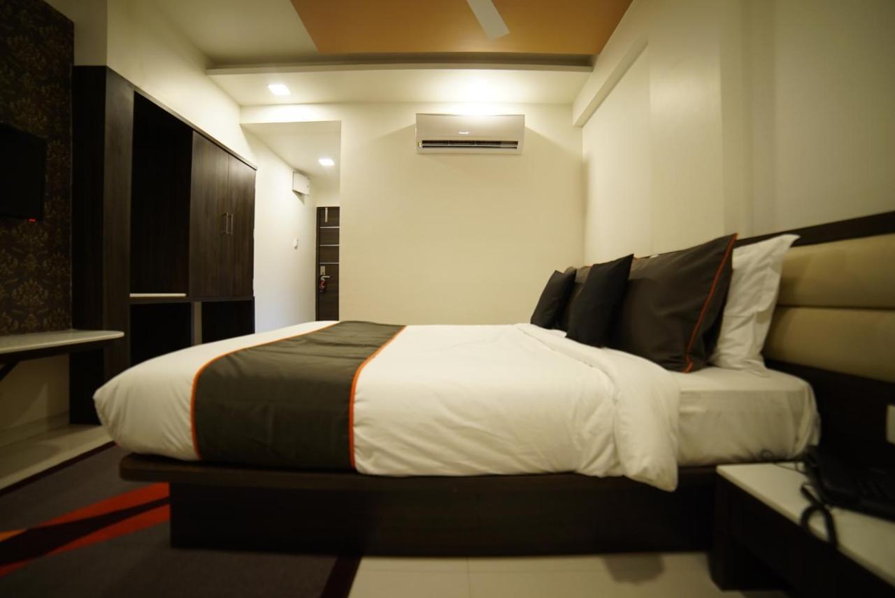 Hotel Vaccinated Staff - Collection O 41226 Ramji'S Residency Gole Colony Nashik Esterno foto