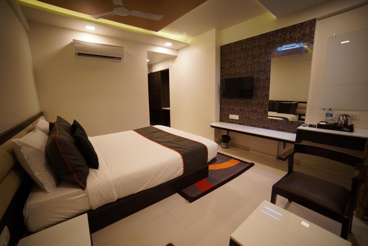 Hotel Vaccinated Staff - Collection O 41226 Ramji'S Residency Gole Colony Nashik Esterno foto