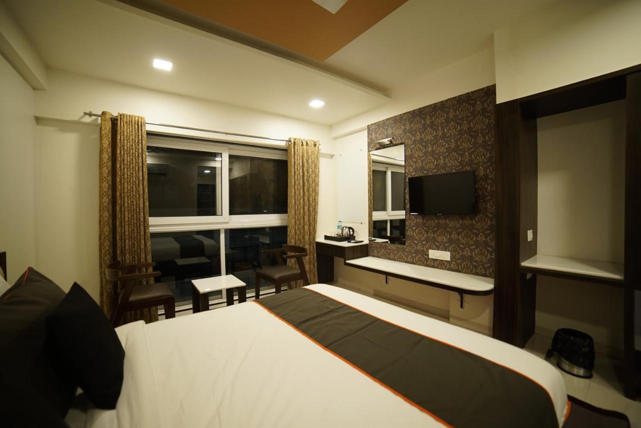 Hotel Vaccinated Staff - Collection O 41226 Ramji'S Residency Gole Colony Nashik Esterno foto